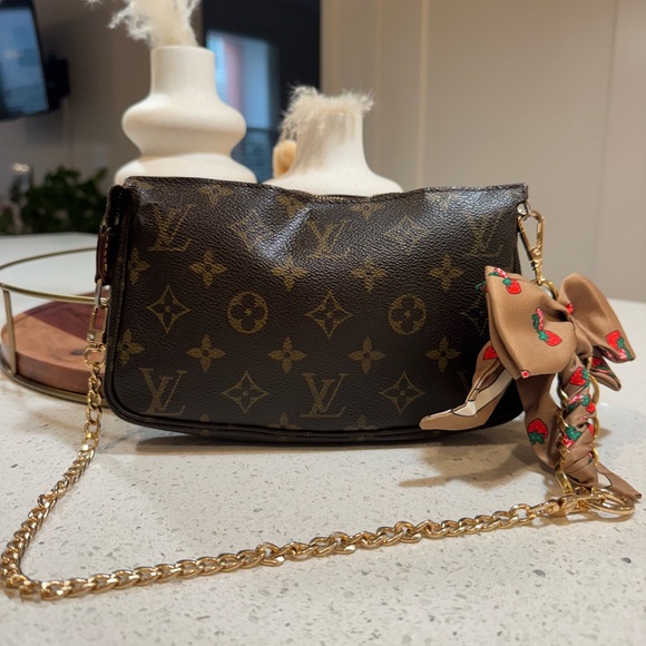 Louis Vuitton Handbags - Louis Vuitton Monogram Pochette Accessoires, vintage authentic